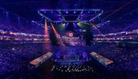 某战队选手因排位赛辱骂队友被官方警告，罚款5000美元。